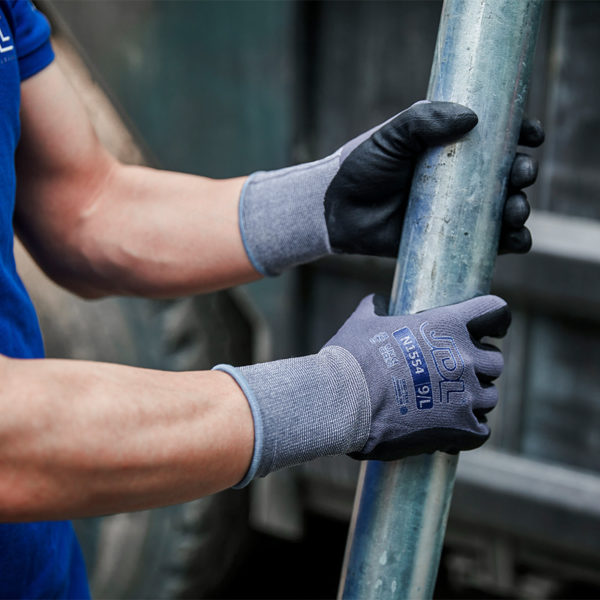 Durable Protective Nitrile Dipped Gloves