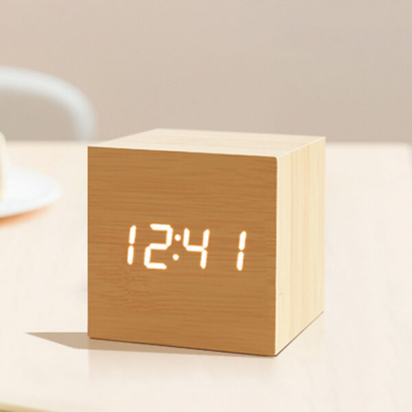 Student Simple Bedside Electronic Alarm Clock