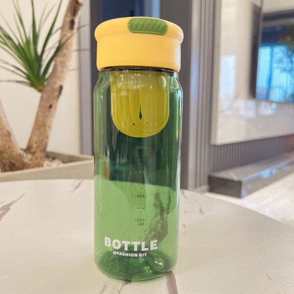 22oz Portable Water Bottle with Graduated Line and Tea Spacer