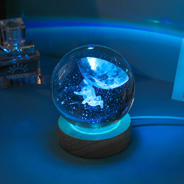 3D Engraved Astronut Crystal Ball Night Light