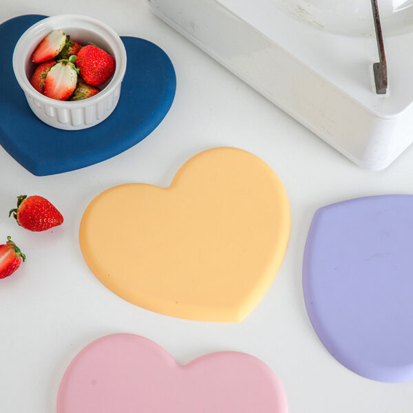 Heart-Shaped High-Temperature Resistant Silicone Trivet