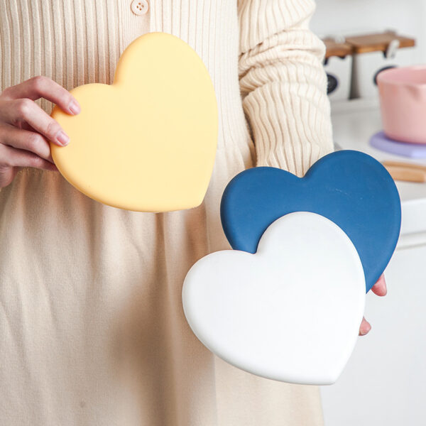 Heart-Shaped High-Temperature Resistant Silicone Trivet