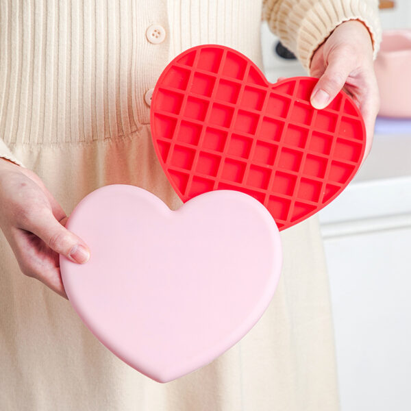 Heart-Shaped High-Temperature Resistant Silicone Trivet