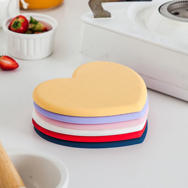 Heart-Shaped High-Temperature Resistant Silicone Trivet