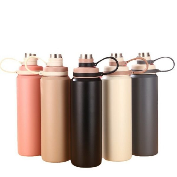 Large Capacity 21oz Stainless Steel Insulated Bottle with Silicone Carrying Loop