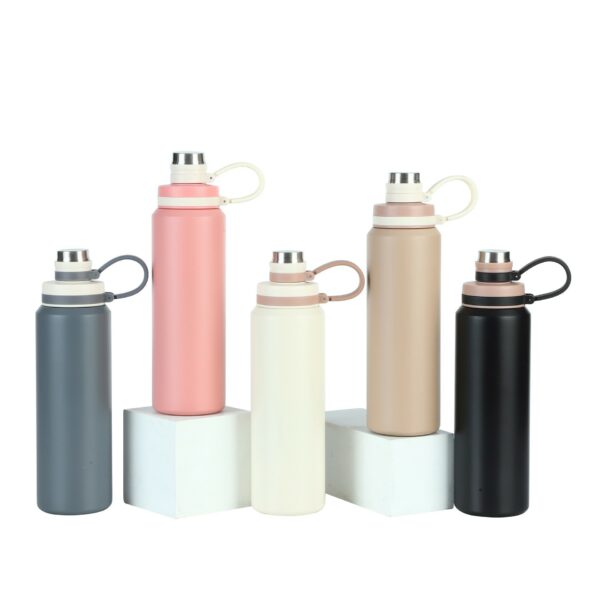 Large Capacity 21oz Stainless Steel Insulated Bottle with Silicone Carrying Loop