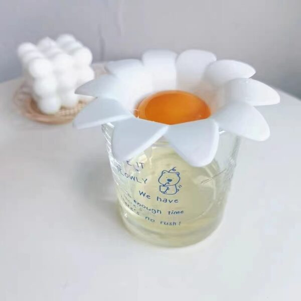 Pastic Daisy Shape Egg Separator