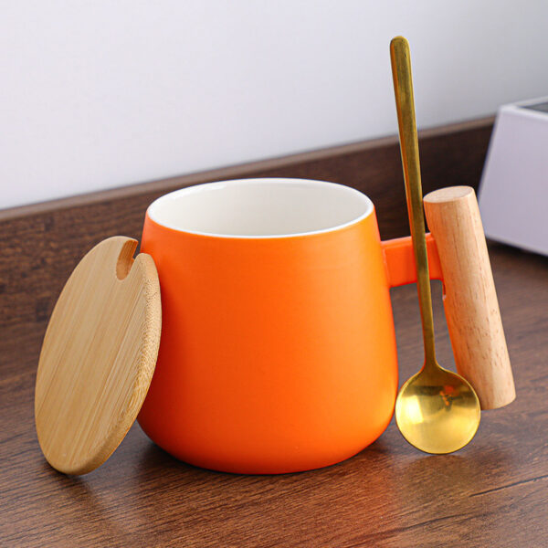 Wooden Handle and Lid Ceramic Mug