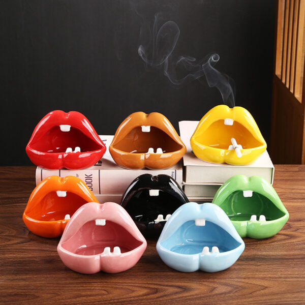 Creative Mouth-Shaped Ceramic Ashtray