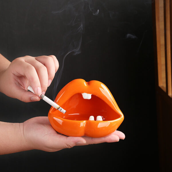 Creative Mouth-Shaped Ceramic Ashtray