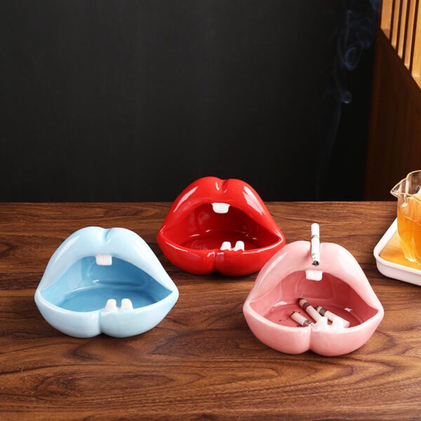 Creative Mouth-Shaped Ceramic Ashtray