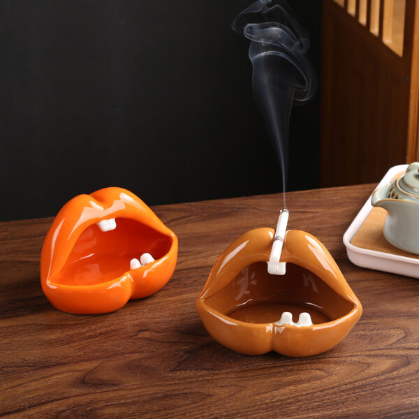 Creative Mouth-Shaped Ceramic Ashtray